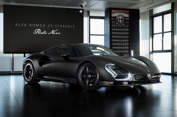 Alfa Romeo 33 Stradale dobio izvedbu Perla Nera Alfa Romeo 33 Stradale dobio izvedbu Perla Nera