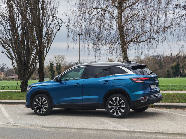 TEST Renault Austral Techno E-Tech Hybrid 200 TEST Renault Austral Techno E-Tech Hybrid 200
